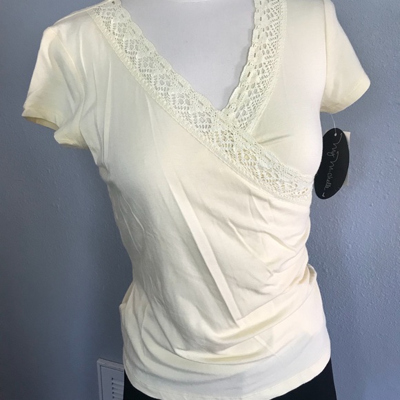 Pale Yellow V Neck - Picture 1 of 2